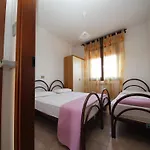 Beachside With Parking Apartamento