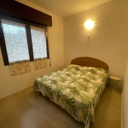 Beachside With Parking Rosapineta