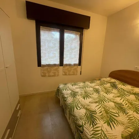 Beachside With Parking Rosapineta