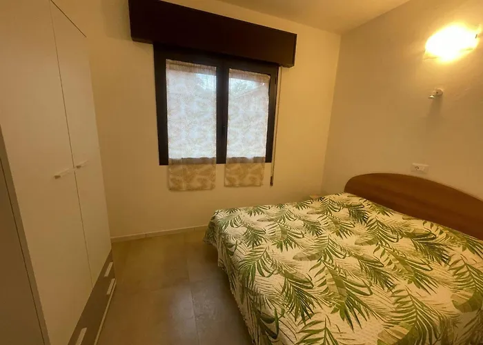 Beachside With Parking Rosapineta