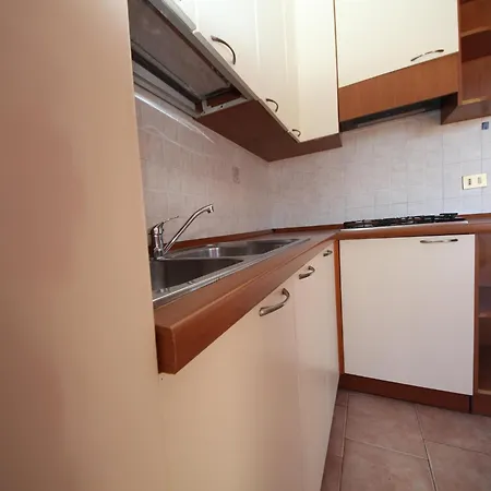 Beachside With Parking Apartment *